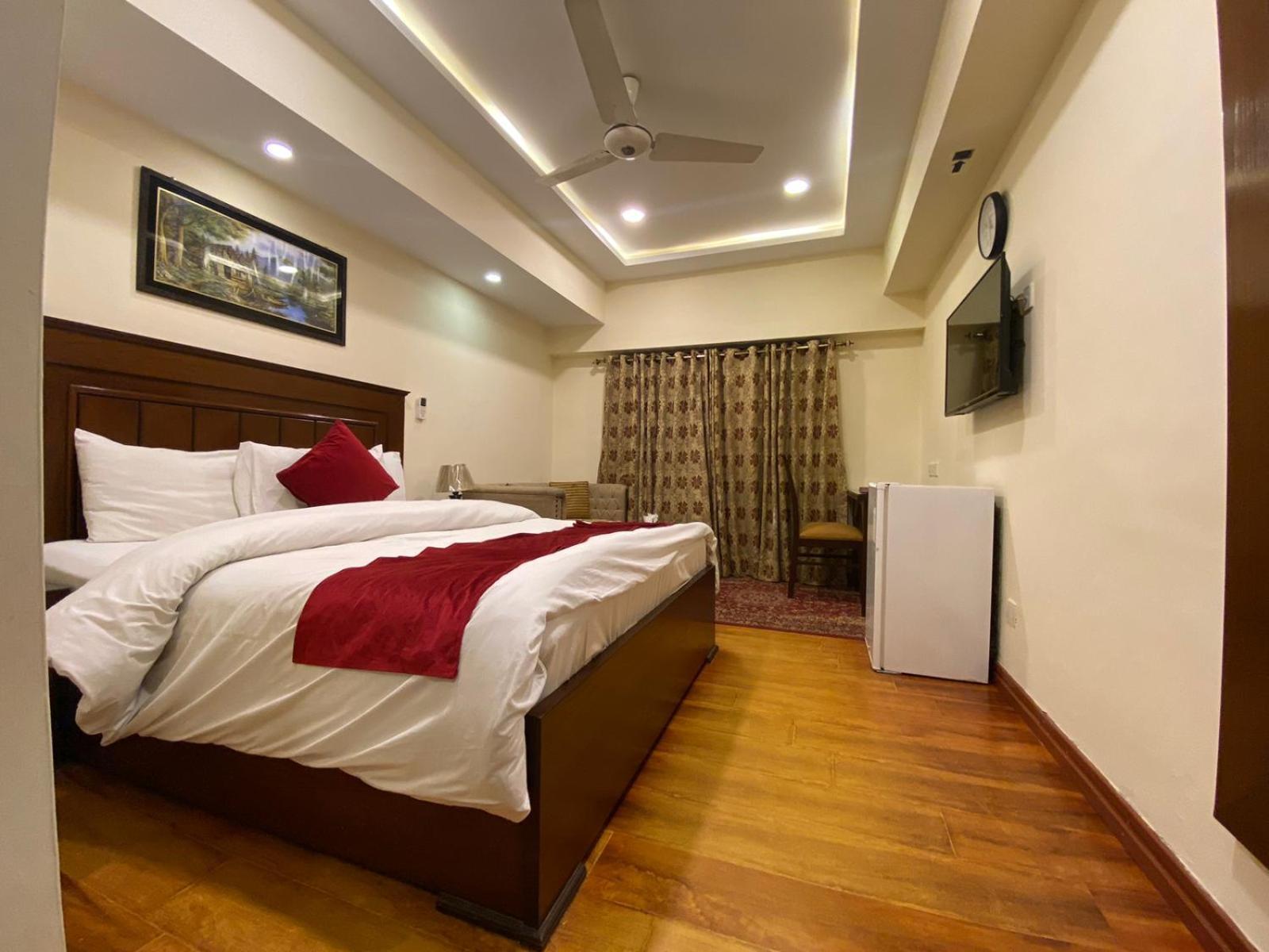Diplomat Hotel Исламабад Экстерьер фото