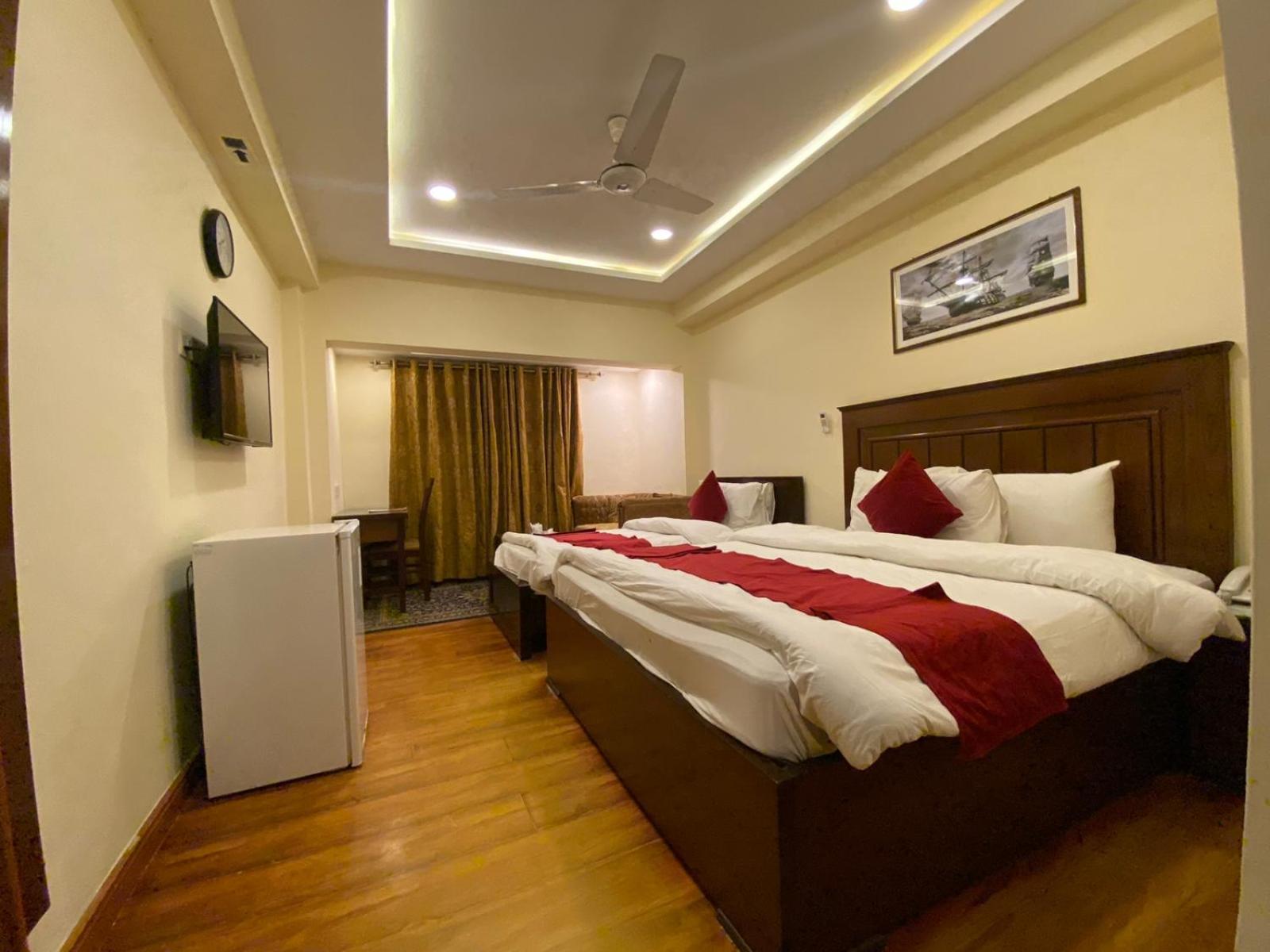 Diplomat Hotel Исламабад Экстерьер фото