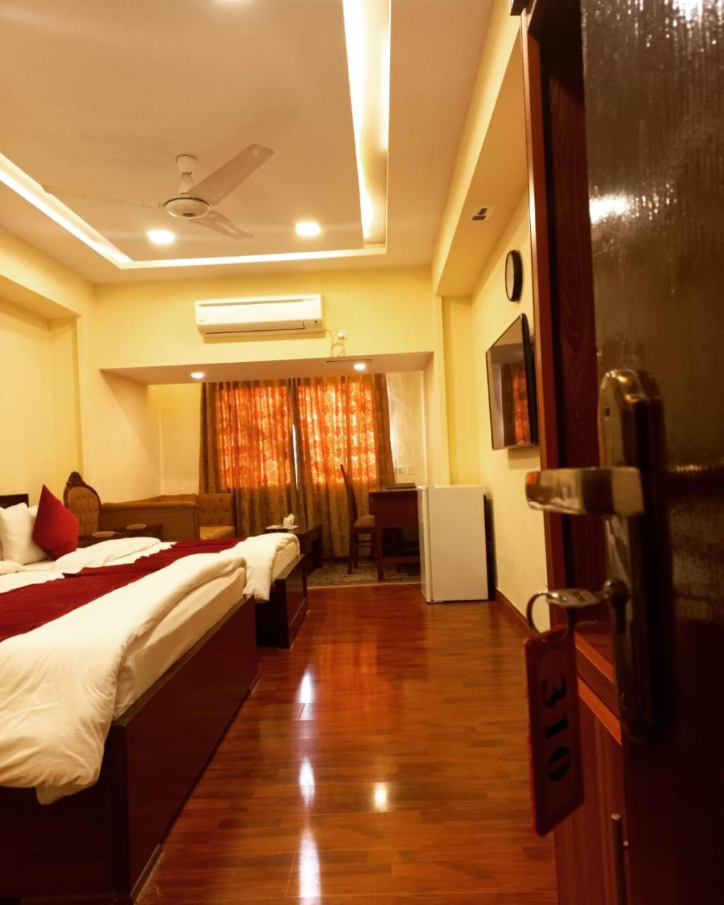 Diplomat Hotel Исламабад Экстерьер фото