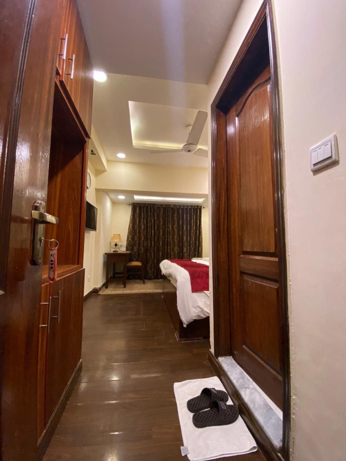 Diplomat Hotel Исламабад Экстерьер фото