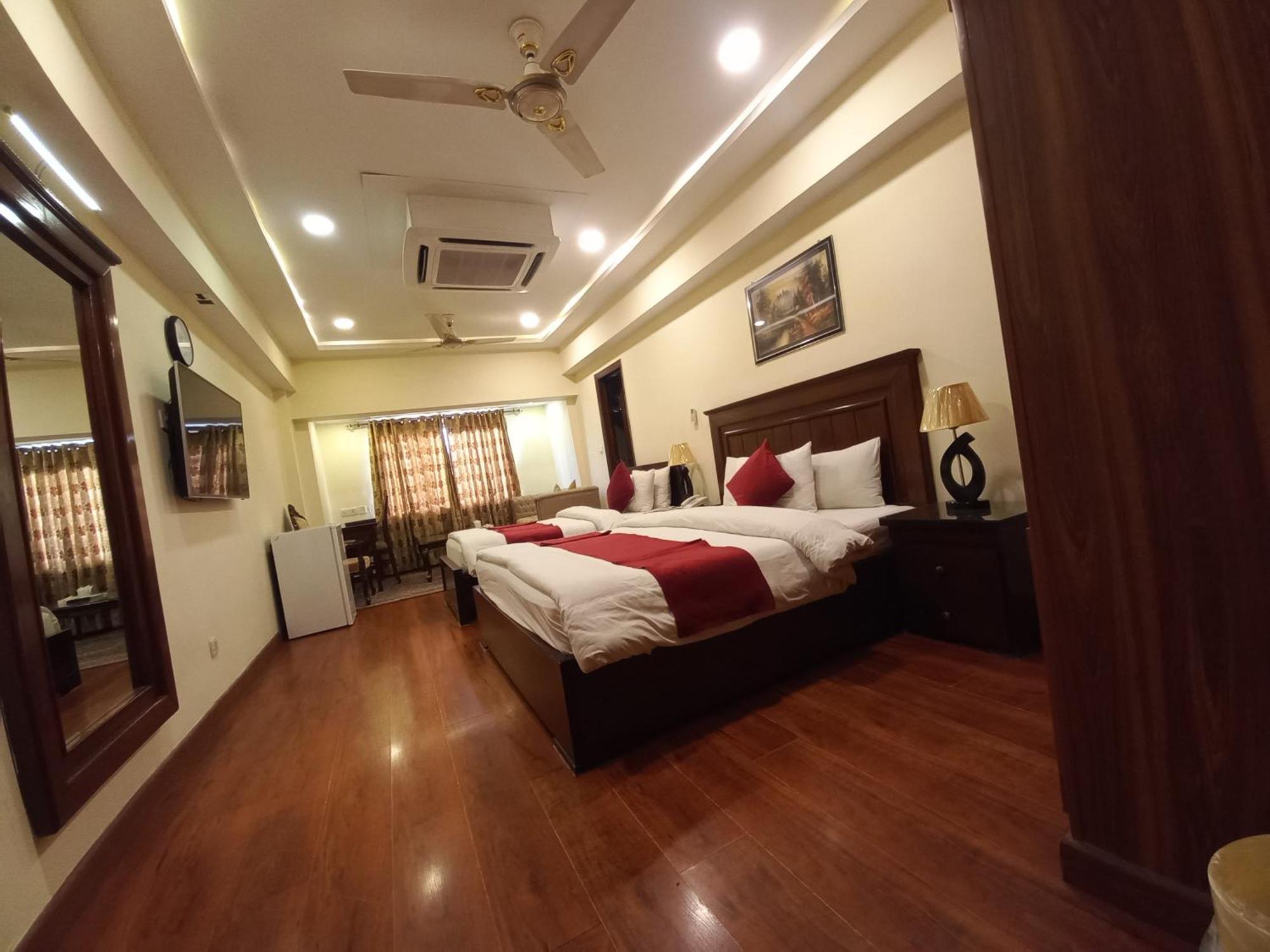 Diplomat Hotel Исламабад Экстерьер фото
